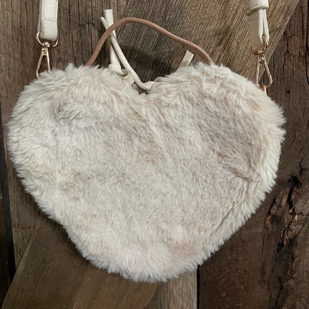 Lauren Conrad Fur Contemporary Heart Crossbody Ivory Handbag  PURSE 8"X6.5"